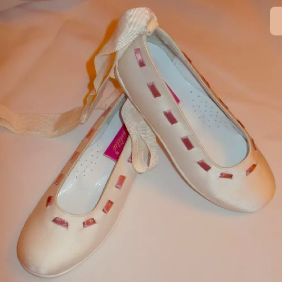 CARLITA Ivory Satin Pumps Pink Ribbon EU 32 - US 2 - Picture 1 of 8